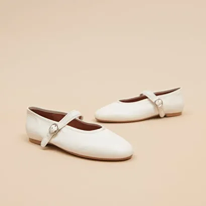 Ballet flats with straps and adjustable buckles in ecru leather