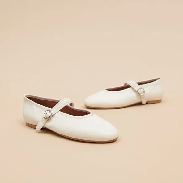 Ballet flats with straps and adjustable buckles in ecru leather