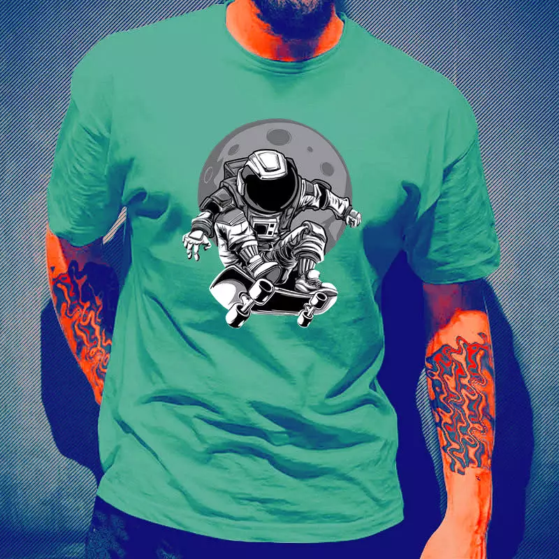 Men's Astronaut Skateboard Pattern T-shirt