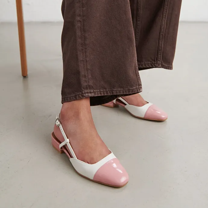 Open back ballet flats in ecru leather and pink pleated patent