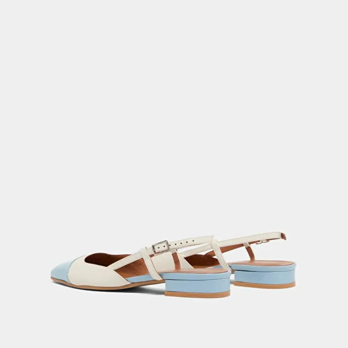 Open back ballet flats in ecru leather and sky blue patent