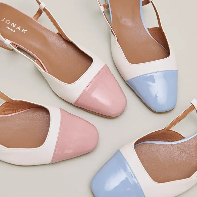 Open back ballet flats in ecru leather and sky blue patent