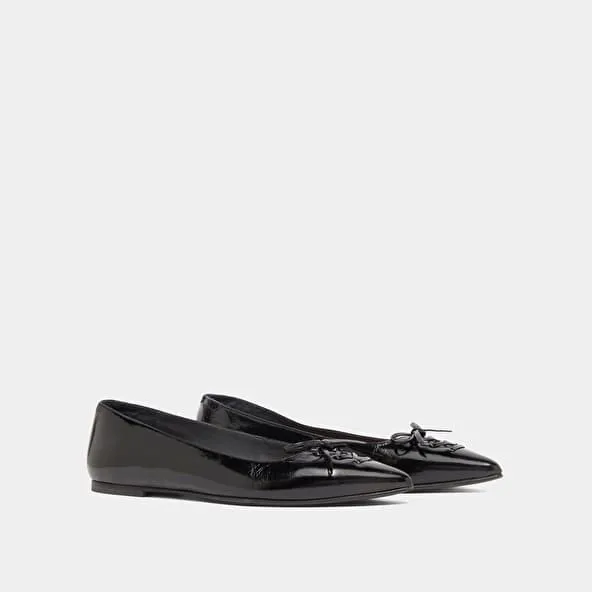 Pointed-toe lace-up ballet flats in black shiny leather