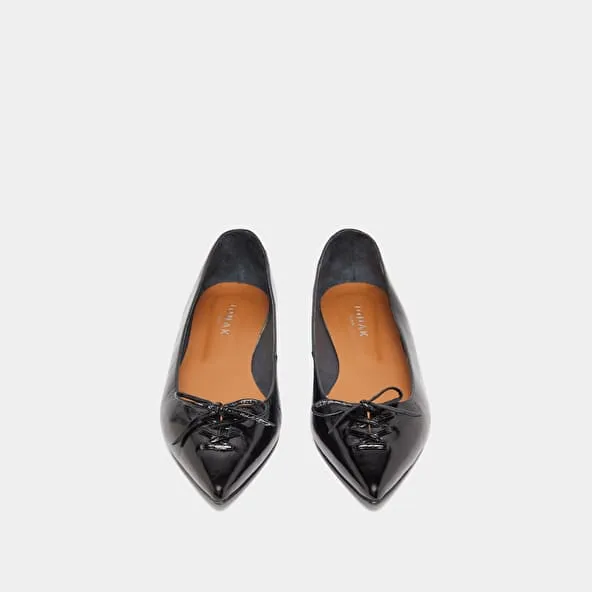 Pointed-toe lace-up ballet flats in black shiny leather