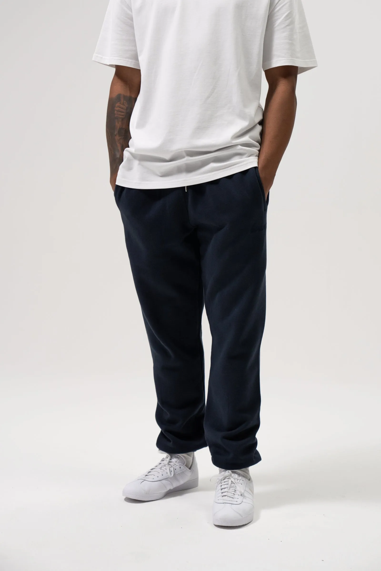 SUSTAIN NAVY SWEATER & JOGGERS SET