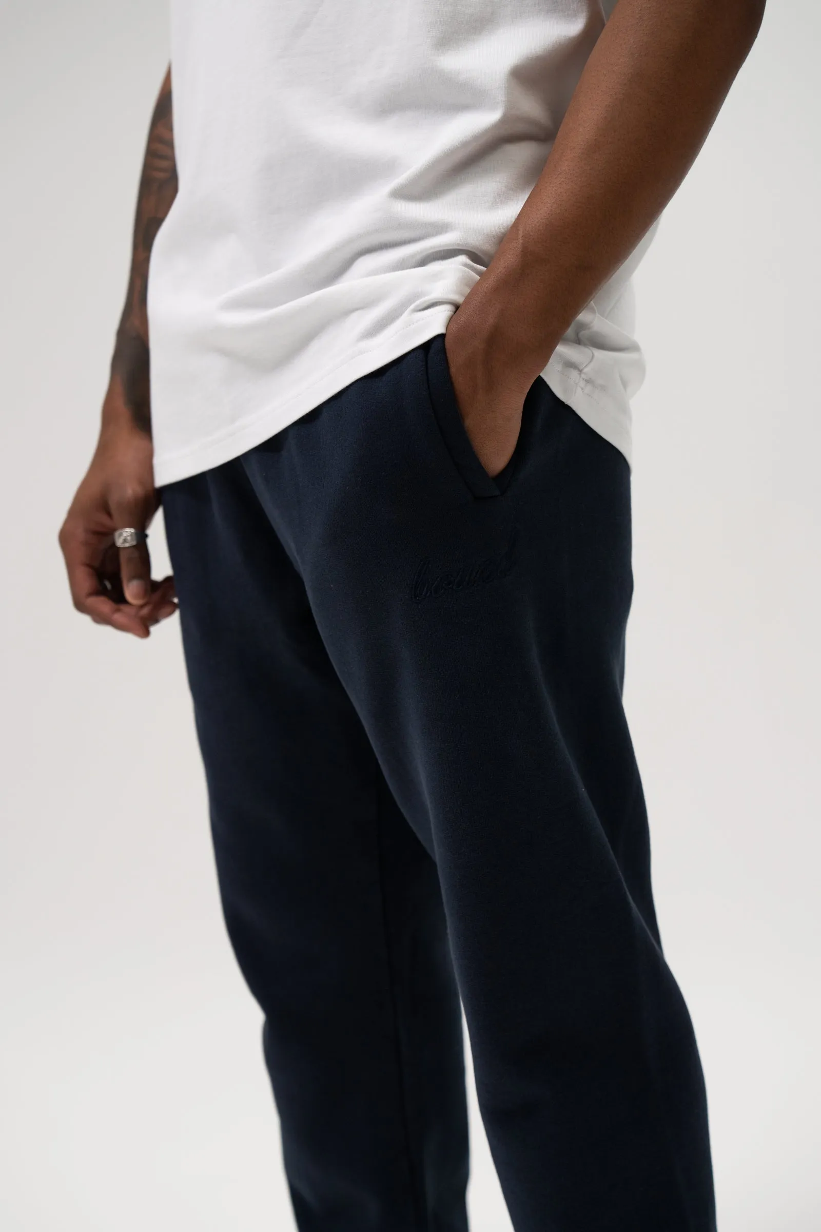 SUSTAIN NAVY SWEATER & JOGGERS SET